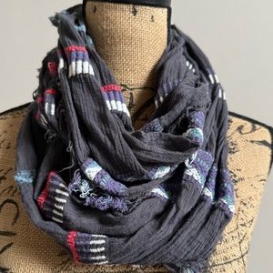 Grey Patterned/Striped Scarf